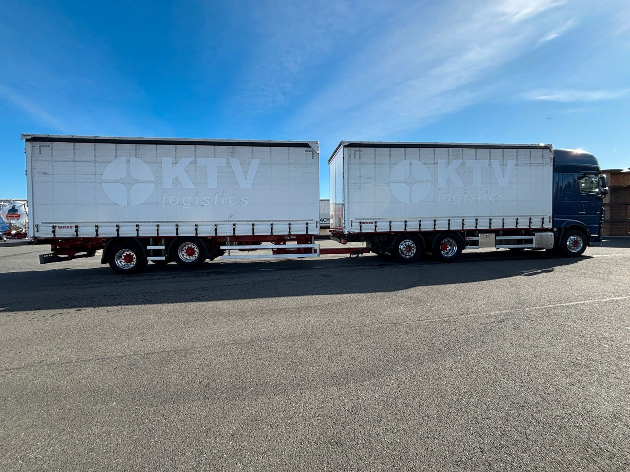 DAF SSC XF 480 Jumbozug + Anh Wecon Staplerhalterung - Ponyvás teherautó: 5 kép. DAF SSC XF 480 Jumbozug + Anh Wecon Staplerhalterung - Ponyvás teherautó: 5 kép.