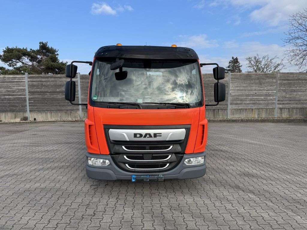 DAF FA LF 180 8t / Abrollkipper, Ladekran Containe - Horgos rakodó teherautó, Darus autó: 3 kép. DAF FA LF 180 8t / Abrollkipper, Ladekran Containe - Horgos rakodó teherautó, Darus autó: 3 kép.