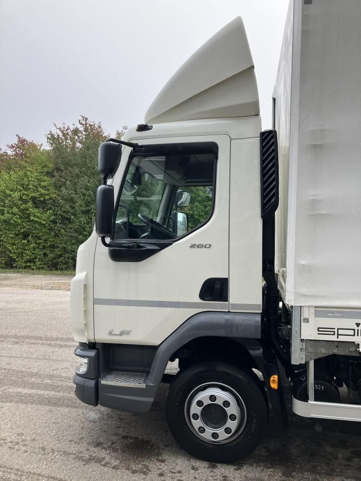 DAF FA LF 260 12t Spier Pritsche Plane LBW - Ponyvás teherautó: 4 kép. DAF FA LF 260 12t Spier Pritsche Plane LBW - Ponyvás teherautó: 4 kép.