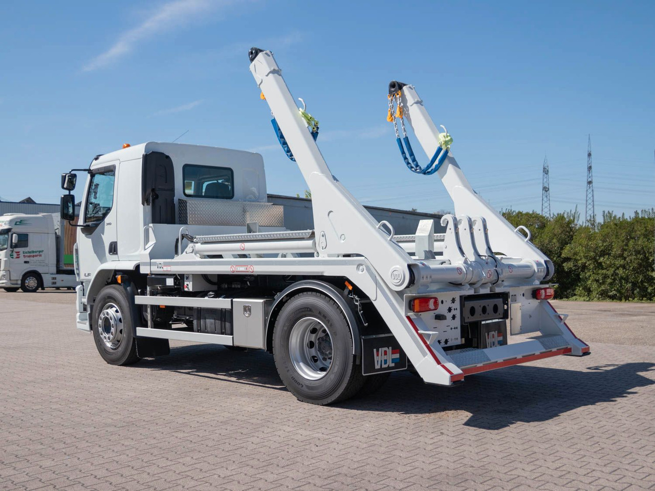 DAF FA LF 310 19t Absetzkipper VDL - Billenőplatós teherautó: 5 kép. DAF FA LF 310 19t Absetzkipper VDL - Billenőplatós teherautó: 5 kép.