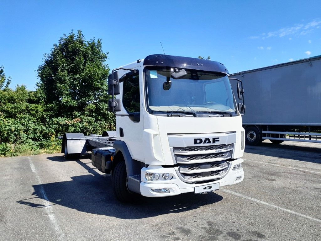 DAF FA XB 260 12t reparierter Wasserschaden - Alvaz teherautó: 3 kép. DAF FA XB 260 12t reparierter Wasserschaden - Alvaz teherautó: 3 kép.