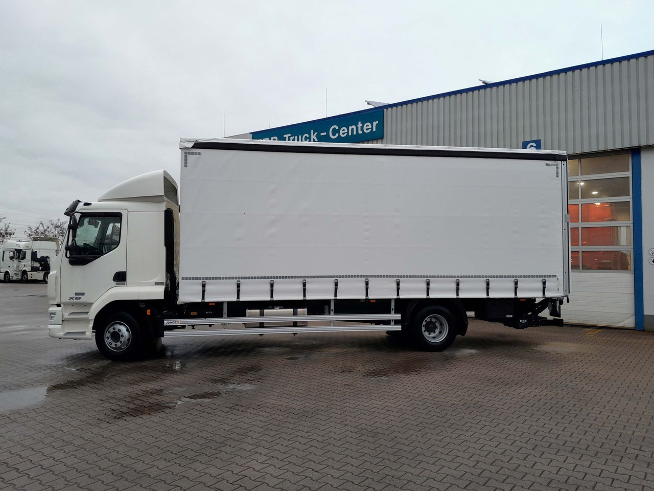DAF FA XB 290 16t Junge Curtainsider - Ponyvás teherautó: 4 kép. DAF FA XB 290 16t Junge Curtainsider - Ponyvás teherautó: 4 kép.