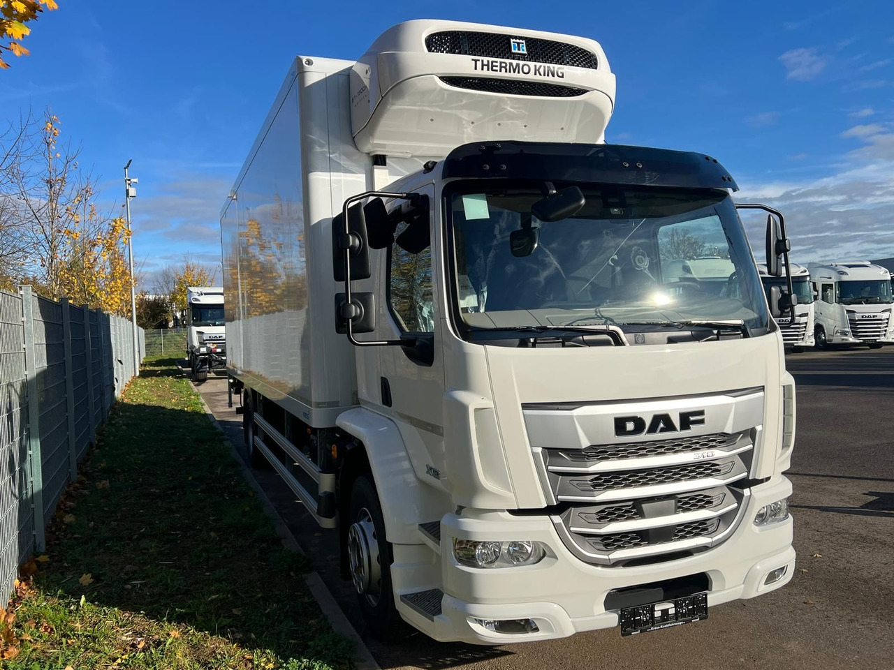 DAF FA XB 310 18t Kress Kühlaufbau - Hűtős teherautó: 2 kép. DAF FA XB 310 18t Kress Kühlaufbau - Hűtős teherautó: 2 kép.
