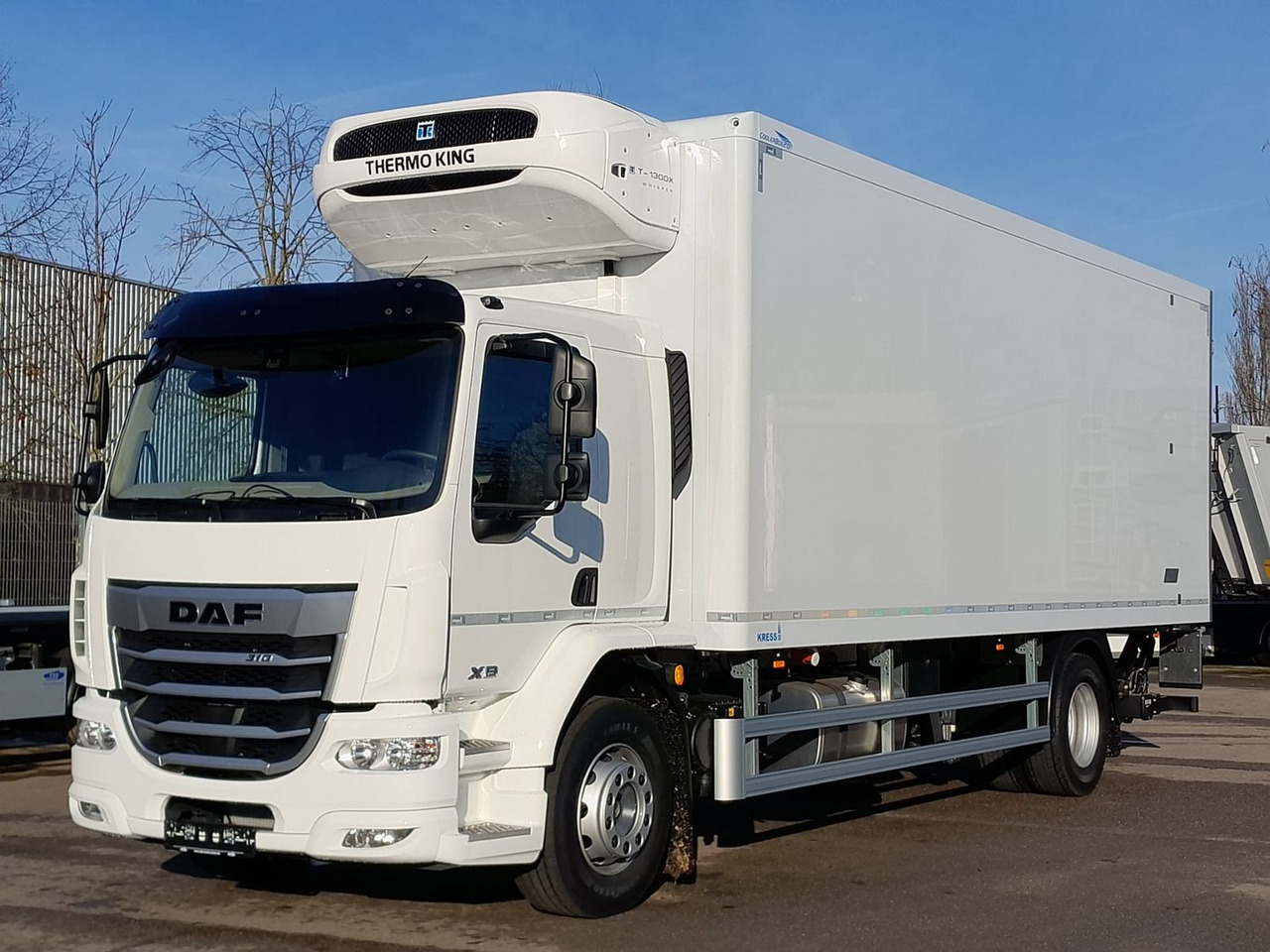 DAF FA XB 310 18t Kress Kühlaufbau - Hűtős teherautó: 1 kép. DAF FA XB 310 18t Kress Kühlaufbau - Hűtős teherautó: 1 kép.