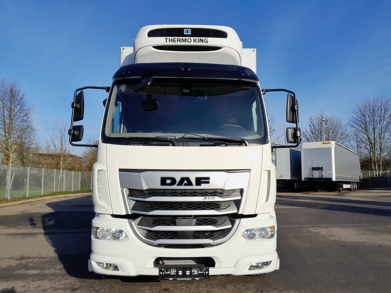 DAF FA XB 310 18t Kress Kühlaufbau - Hűtős teherautó: 3 kép. DAF FA XB 310 18t Kress Kühlaufbau - Hűtős teherautó: 3 kép.