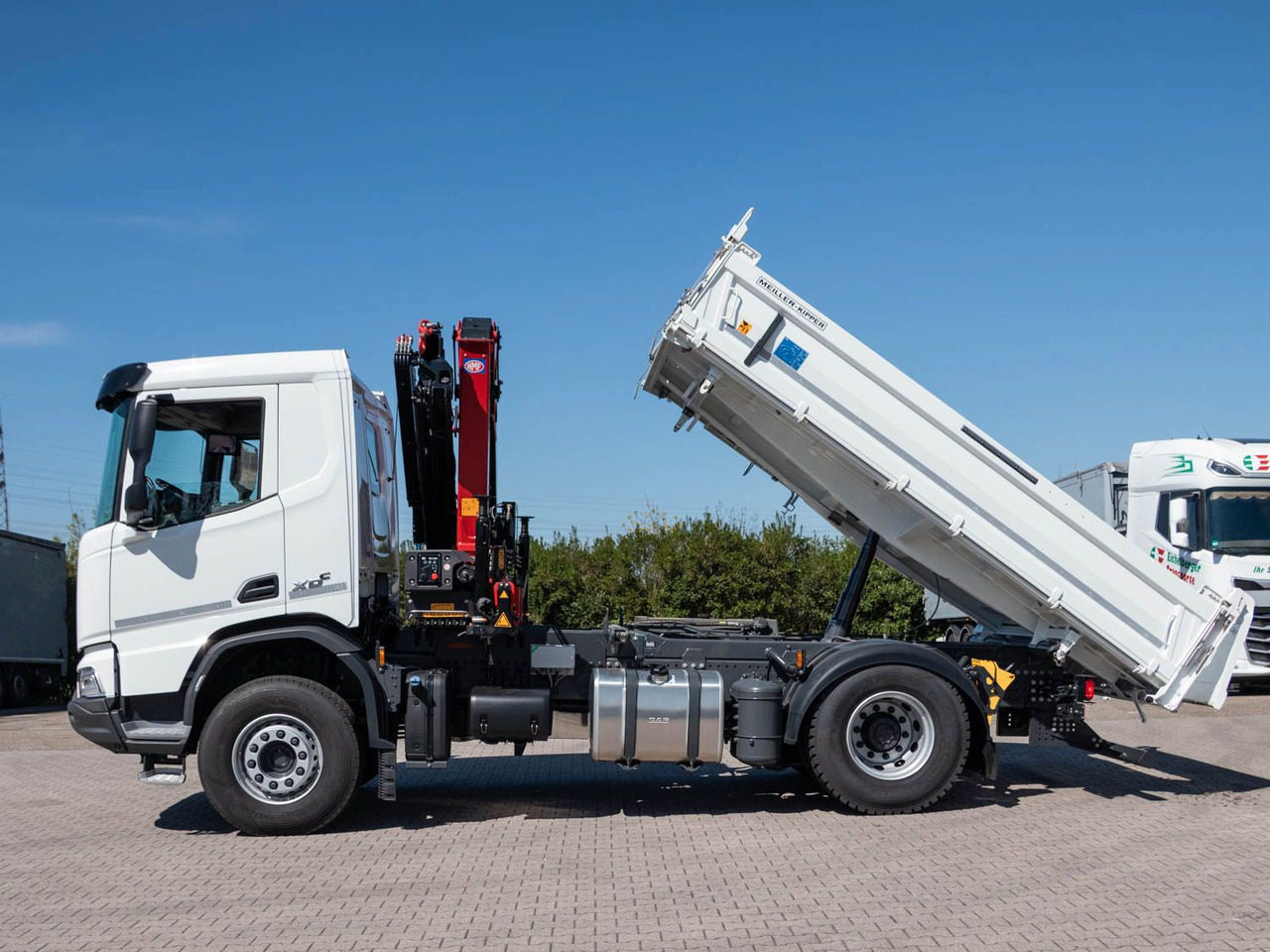 DAF FA XDC 370 Krankipper DAF XDC 370 FA Meiller Krankipper HMF - Darus autó, Billenőplatós teherautó: 3 kép. DAF FA XDC 370 Krankipper DAF XDC 370 FA Meiller Krankipper HMF - Darus autó, Billenőplatós teherautó: 3 kép.