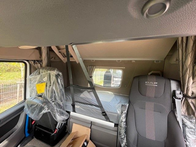 Horgos rakodó teherautó DAF FAN XF 480 NGD: 20 kép. Horgos rakodó teherautó DAF FAN XF 480 NGD: 20 kép.