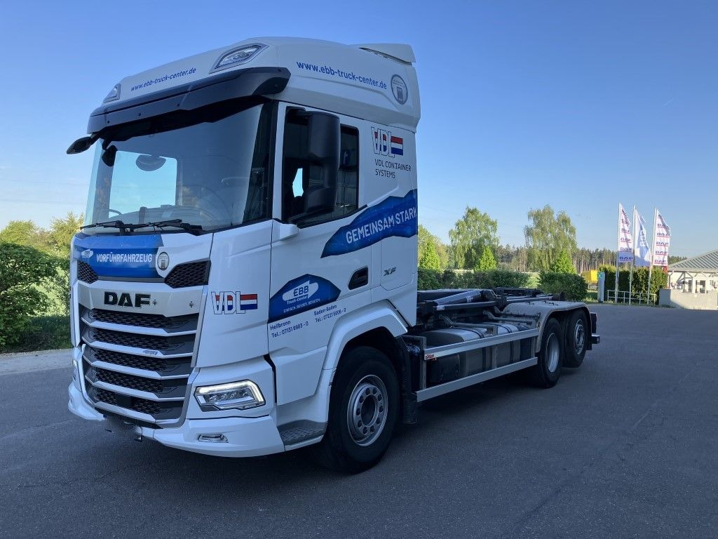 DAF FAN XF 480 mit VDL Abrollkipper DAF FAN XF 480 mit VDL Abrollkipper - Horgos rakodó teherautó: 1 kép. DAF FAN XF 480 mit VDL Abrollkipper DAF FAN XF 480 mit VDL Abrollkipper - Horgos rakodó teherautó: 1 kép.