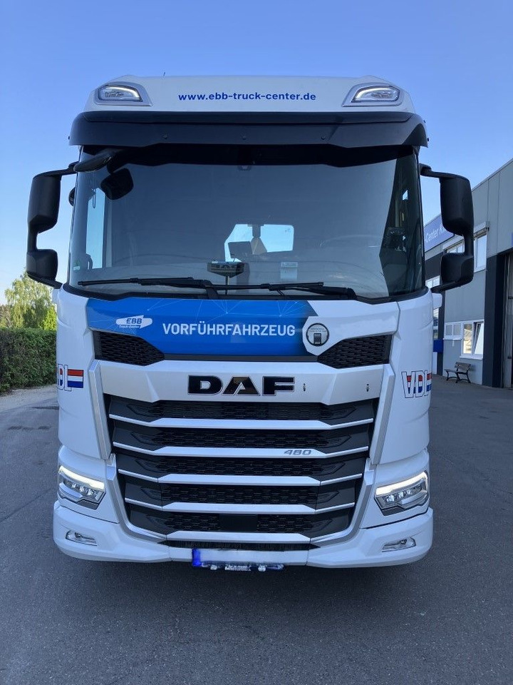 DAF FAN XF 480 mit VDL Abrollkipper DAF FAN XF 480 mit VDL Abrollkipper - Horgos rakodó teherautó: 2 kép. DAF FAN XF 480 mit VDL Abrollkipper DAF FAN XF 480 mit VDL Abrollkipper - Horgos rakodó teherautó: 2 kép.