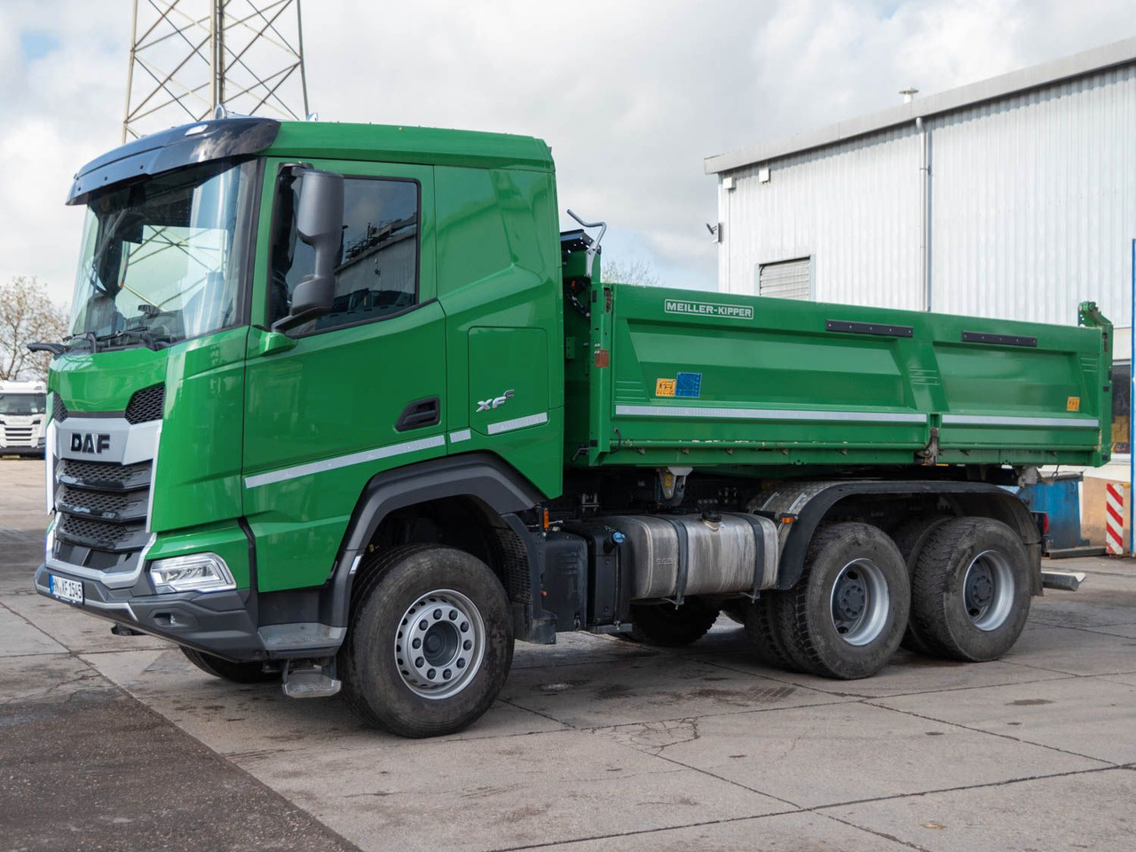 DAF FAT XFC 530 SL Meiller TRIGENIUS D 316 DAF FAT XFC 530 SL Meiller TRIGENIUS D 316 - Billenőplatós teherautó: 1 kép. DAF FAT XFC 530 SL Meiller TRIGENIUS D 316 DAF FAT XFC 530 SL Meiller TRIGENIUS D 316 - Billenőplatós teherautó: 1 kép.