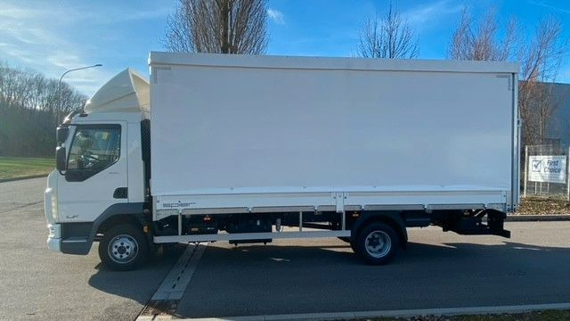 DAF LF 210 8t Pritsche-Plane LBW Tageszulassung DAF FA LF 210 08t Spier Pritsche-Plane - Ponyvás teherautó: 3 kép. DAF LF 210 8t Pritsche-Plane LBW Tageszulassung DAF FA LF 210 08t Spier Pritsche-Plane - Ponyvás teherautó: 3 kép.