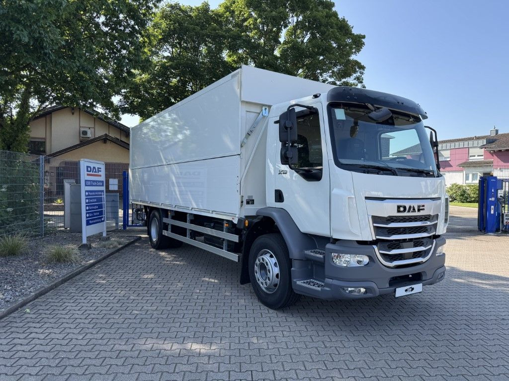 DAF XB 310 FA 18t Getränkeaufbau DAF XB 310 FA 18t Getränkeaufbau - Italszállító teherautó: 2 kép. DAF XB 310 FA 18t Getränkeaufbau DAF XB 310 FA 18t Getränkeaufbau - Italszállító teherautó: 2 kép.