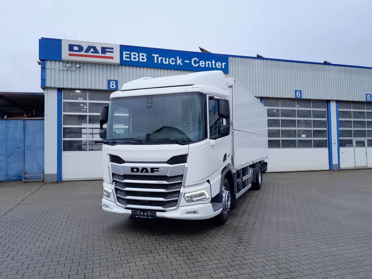 DAF XD 370 Fahrgestell DAF XD 370 Fa Swing-Board-Aufbau - Alvaz teherautó: 4 kép. DAF XD 370 Fahrgestell DAF XD 370 Fa Swing-Board-Aufbau - Alvaz teherautó: 4 kép.