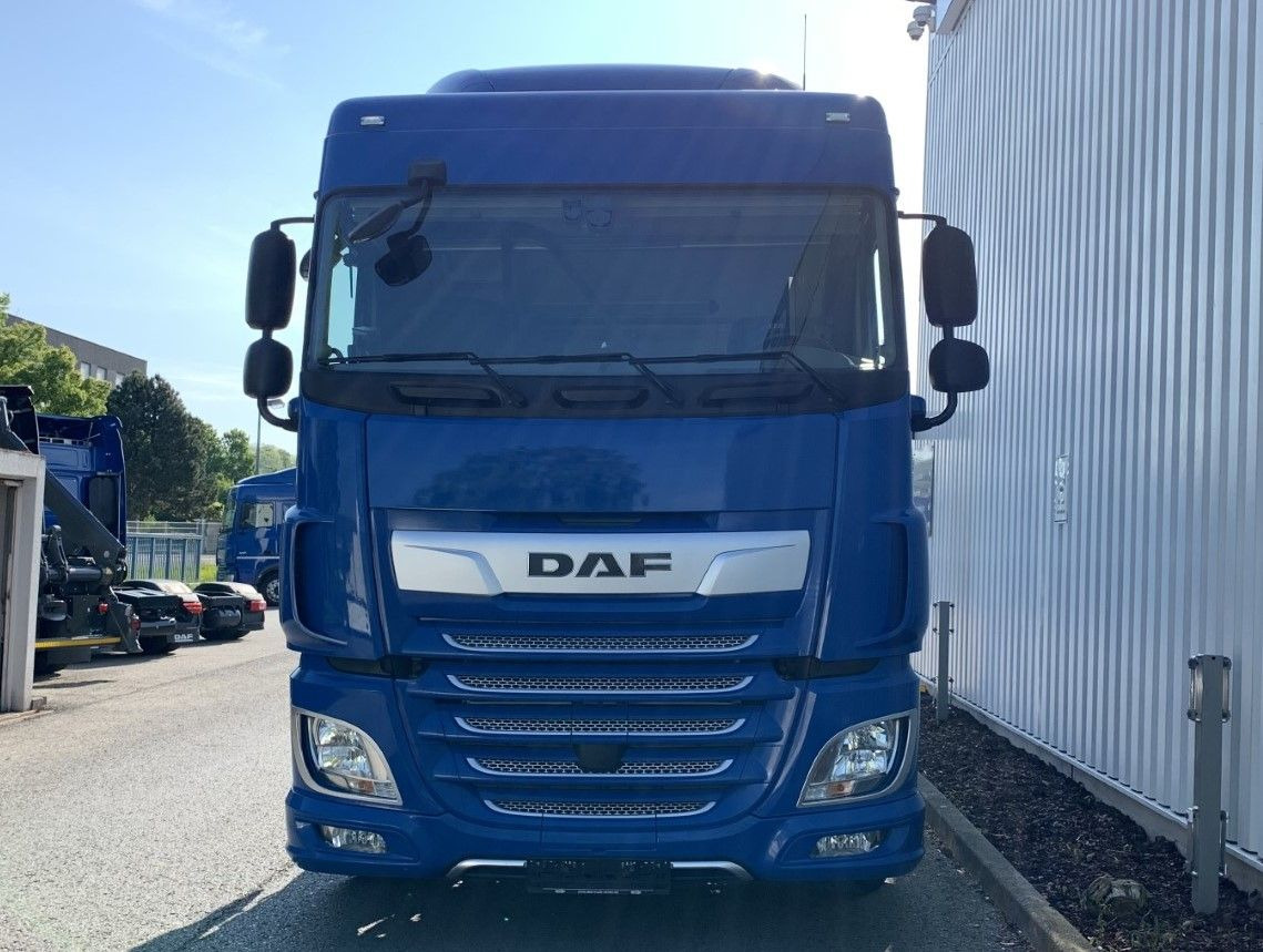 DAF FT XF 480 SC LD - Nyergesvontató: 2 kép. DAF FT XF 480 SC LD - Nyergesvontató: 2 kép.