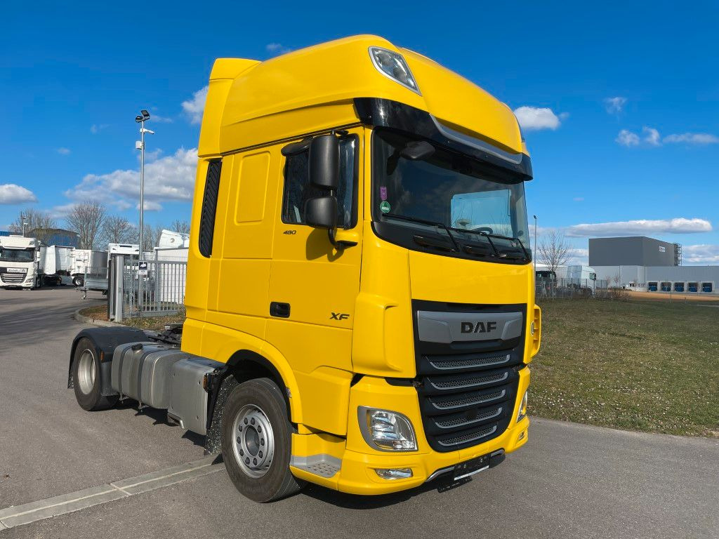 DAF FT XF 480 SSC, 2x Alutank, ZF-Intarder - Nyergesvontató: 1 kép. DAF FT XF 480 SSC, 2x Alutank, ZF-Intarder - Nyergesvontató: 1 kép.