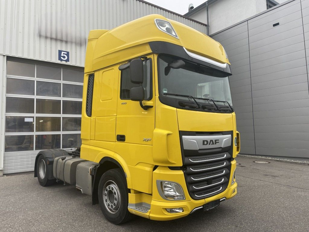 DAF FT XF 480 SSC, 2x Alutank, ZF-Intarder - Nyergesvontató: 2 kép. DAF FT XF 480 SSC, 2x Alutank, ZF-Intarder - Nyergesvontató: 2 kép.