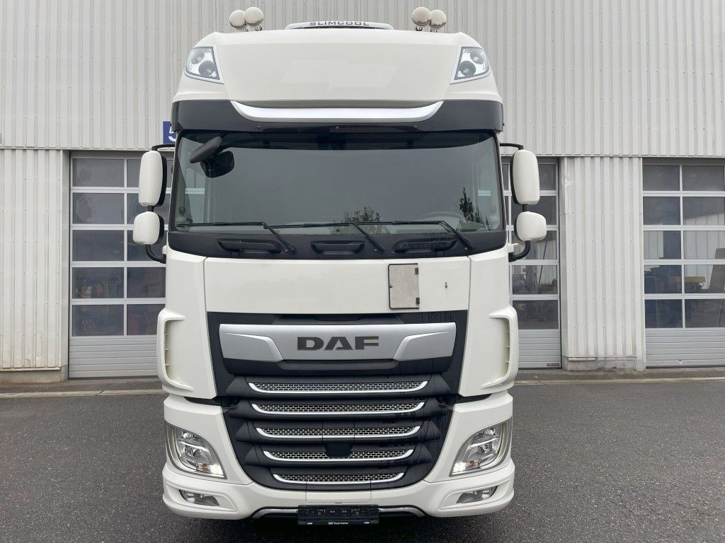 DAF FT XF 480 SSC - Nyergesvontató: 4 kép. DAF FT XF 480 SSC - Nyergesvontató: 4 kép.