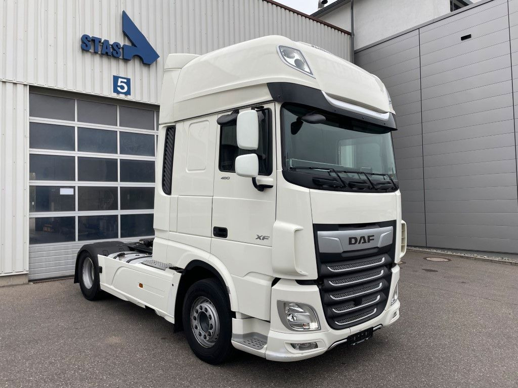 DAF FT XF 480 SSC - Nyergesvontató: 2 kép. DAF FT XF 480 SSC - Nyergesvontató: 2 kép.