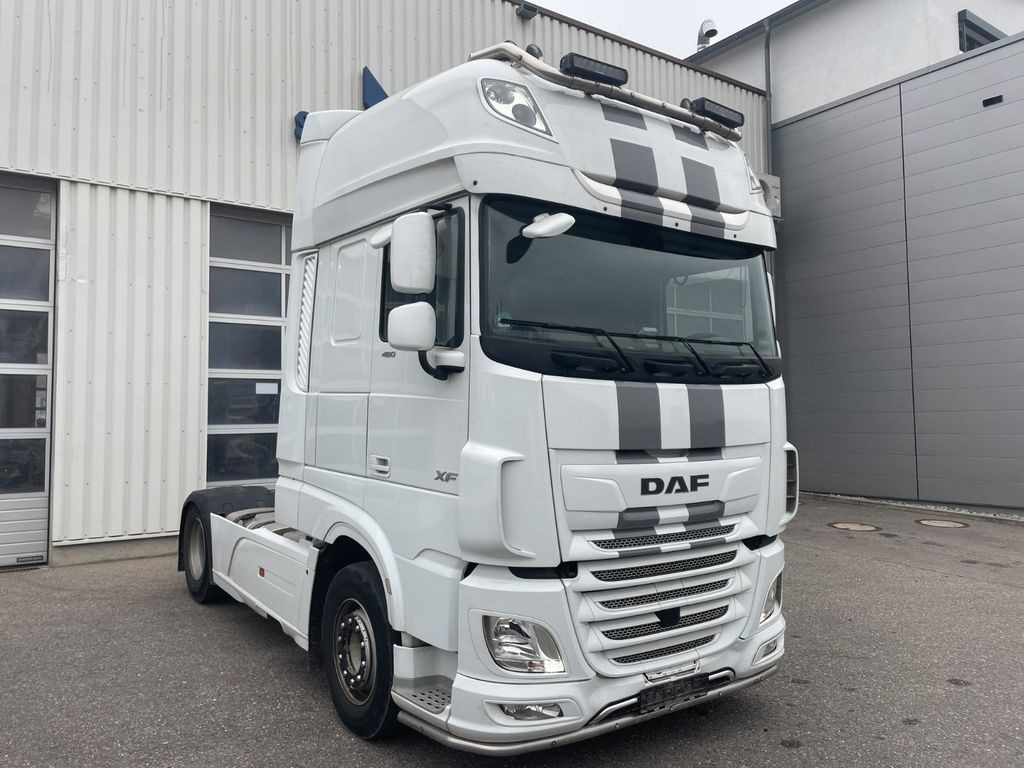 DAF FT XF480 SSC, 2x Tank, Standklima, Lampenbügel - Nyergesvontató: 1 kép. DAF FT XF480 SSC, 2x Tank, Standklima, Lampenbügel - Nyergesvontató: 1 kép.