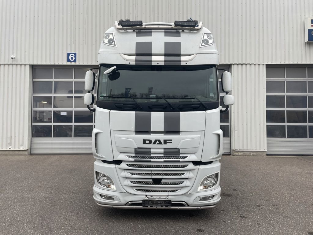 DAF FT XF480 SSC, 2x Tank, Standklima, Lampenbügel - Nyergesvontató: 3 kép. DAF FT XF480 SSC, 2x Tank, Standklima, Lampenbügel - Nyergesvontató: 3 kép.