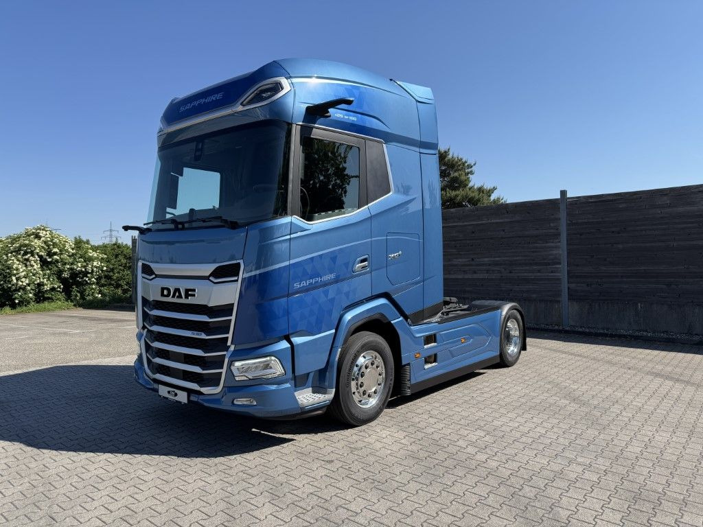 DAF FT XG 530 BLAU METALLIC Limited Edition - Nyergesvontató: 1 kép. DAF FT XG 530 BLAU METALLIC Limited Edition - Nyergesvontató: 1 kép.