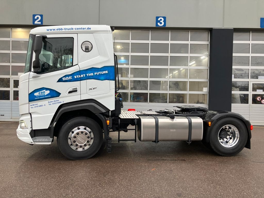 DAF XF 450 FT mit ADR - Nyergesvontató: 2 kép. DAF XF 450 FT mit ADR - Nyergesvontató: 2 kép.