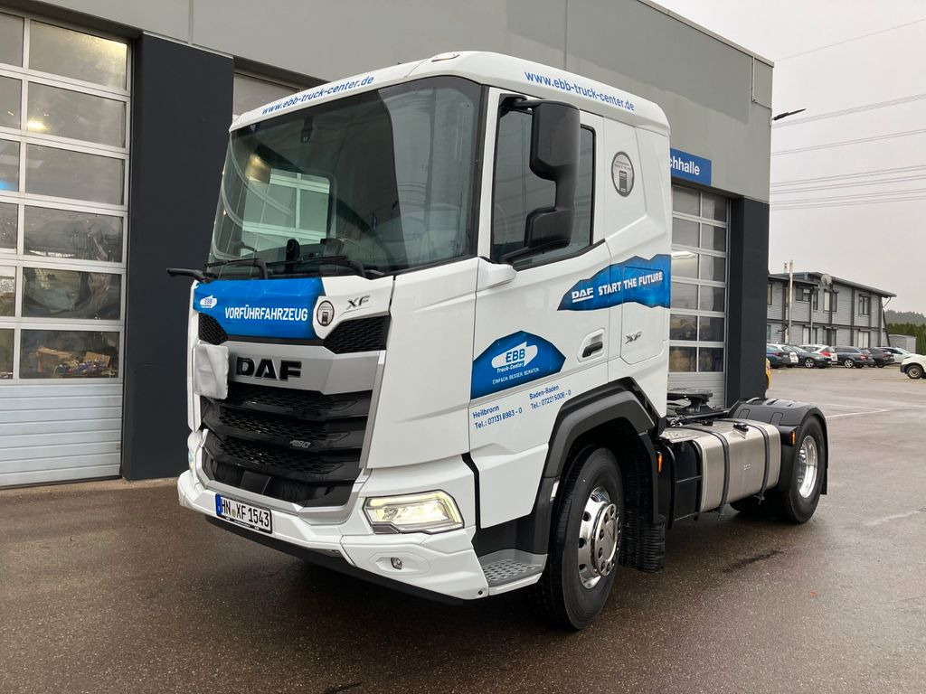 DAF XF 450 FT mit ADR - Nyergesvontató: 1 kép. DAF XF 450 FT mit ADR - Nyergesvontató: 1 kép.