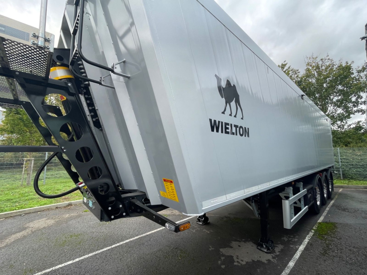 Wielton Bulk Master 51 cbm 3-Achs Alukipper Wielton Bulk Master 51 cbm 3-Achs Alukipper - Félpótkocsi billenőplatós: 5 kép. Wielton Bulk Master 51 cbm 3-Achs Alukipper Wielton Bulk Master 51 cbm 3-Achs Alukipper - Félpótkocsi billenőplatós: 5 kép.