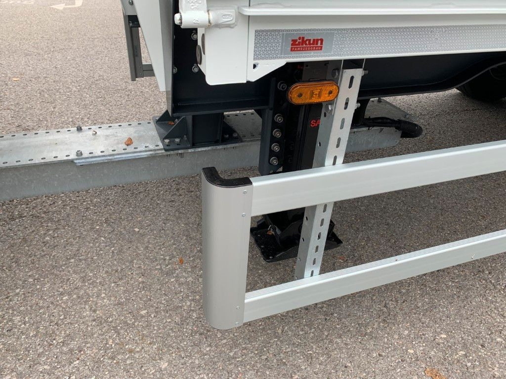 Zentralachsanhänger Swing-Board I tiefgekuppelt - Pótkocsi italszállító: 2 kép. Zentralachsanhänger Swing-Board I tiefgekuppelt - Pótkocsi italszállító: 2 kép.