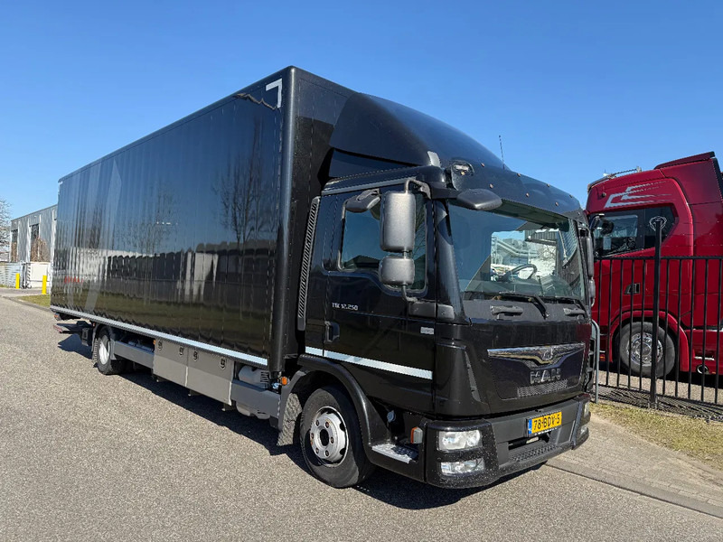 MAN TGL 12.250 black beauty 2014 - Dobozos felépítményű teherautó: 1 kép. MAN TGL 12.250 black beauty 2014 - Dobozos felépítményű teherautó: 1 kép.