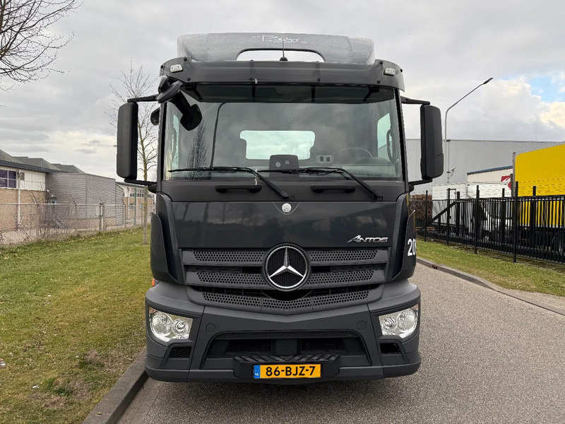 Mercedes-Benz Antos 2730 LL 2017 - Alvaz teherautó: 5 kép. Mercedes-Benz Antos 2730 LL 2017 - Alvaz teherautó: 5 kép.