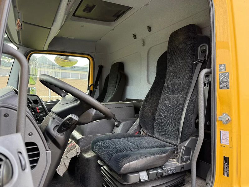 Alvaz teherautó Mercedes-Benz Atego 1318 L: 8 kép.