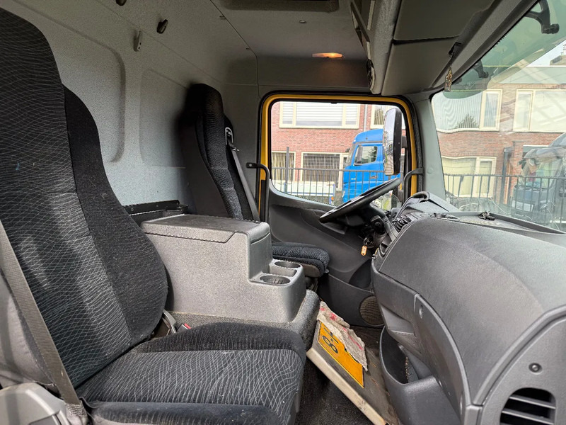 Alvaz teherautó Mercedes-Benz Atego 1318 L: 7 kép.