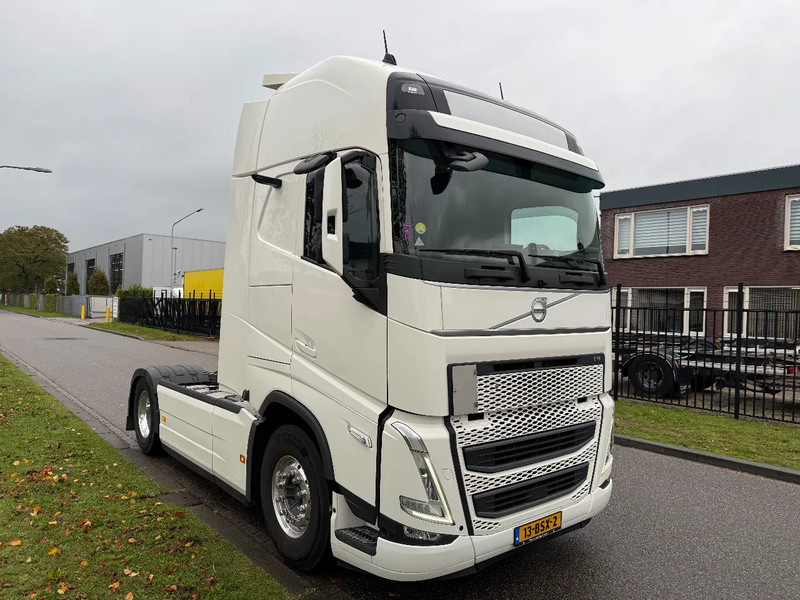 Volvo FH 460 XL 2022 only 397.000 km !!! - Nyergesvontató: 2 kép. Volvo FH 460 XL 2022 only 397.000 km !!! - Nyergesvontató: 2 kép.