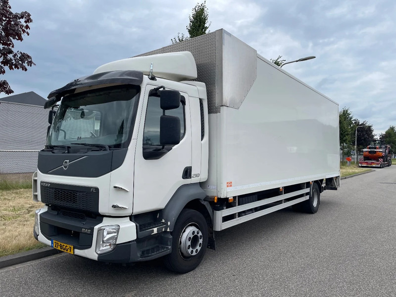 Volvo FL 210 euro 6 2015 - Dobozos felépítményű teherautó: 1 kép. Volvo FL 210 euro 6 2015 - Dobozos felépítményű teherautó: 1 kép.
