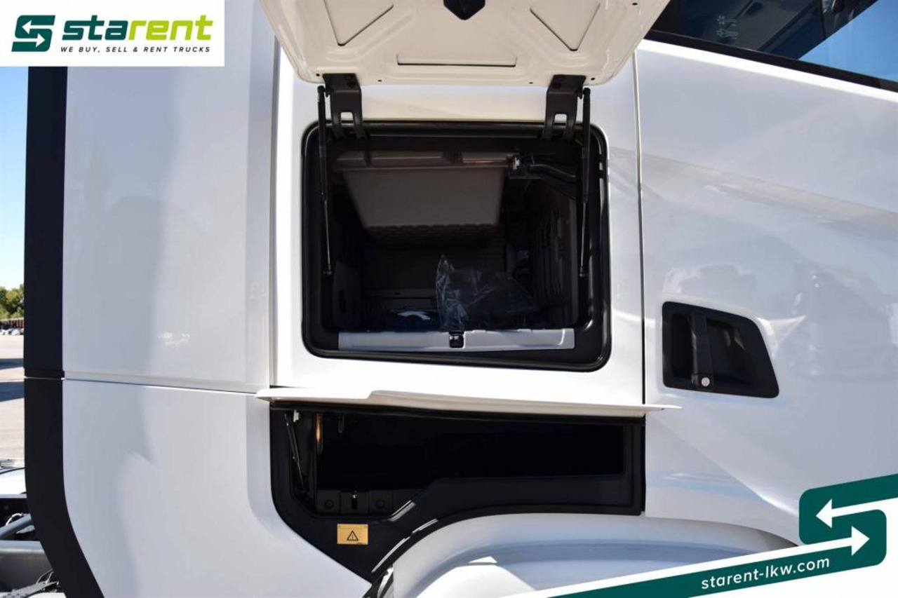 Nyergesvontató Scania S560 Retarder Navi LED-Lichter Ledersitze ACC: 15 kép.