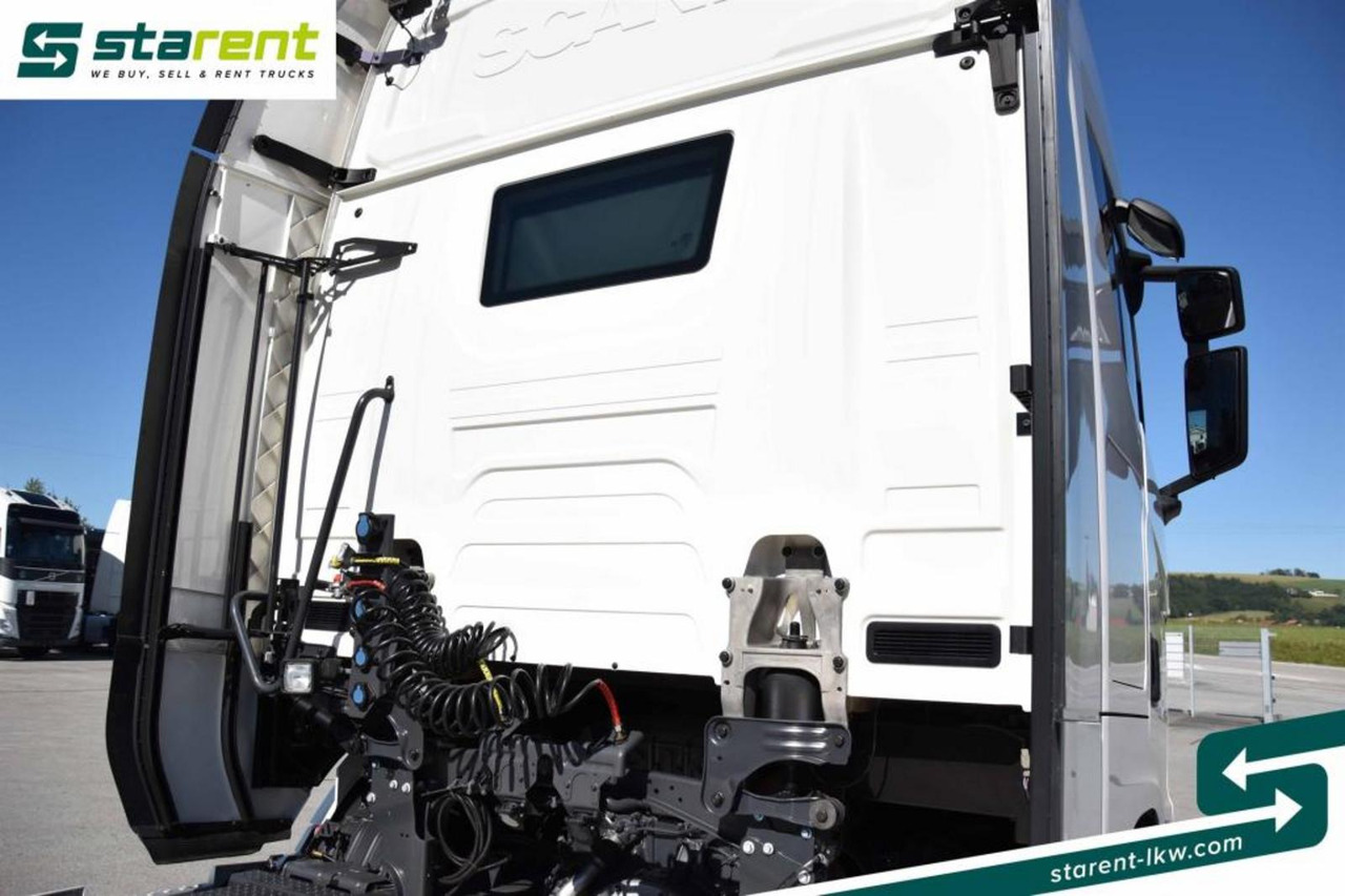 Nyergesvontató Scania S560 Retarder Navi LED-Lichter Ledersitze ACC: 11 kép.