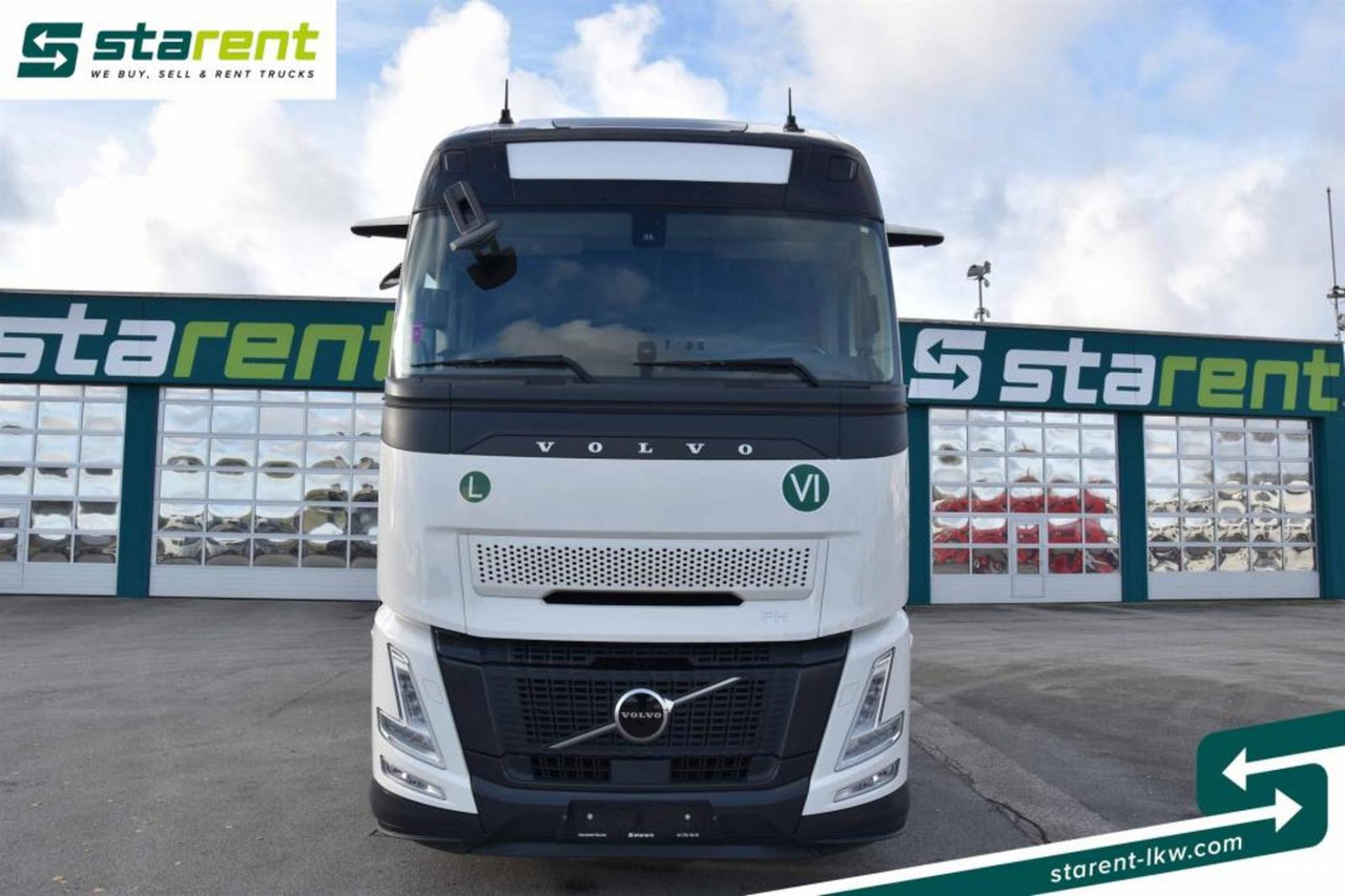 Volvo FH 500 AERO XL Turbocompound CMS VEB+ - Nyergesvontató: 2 kép. Volvo FH 500 AERO XL Turbocompound CMS VEB+ - Nyergesvontató: 2 kép.