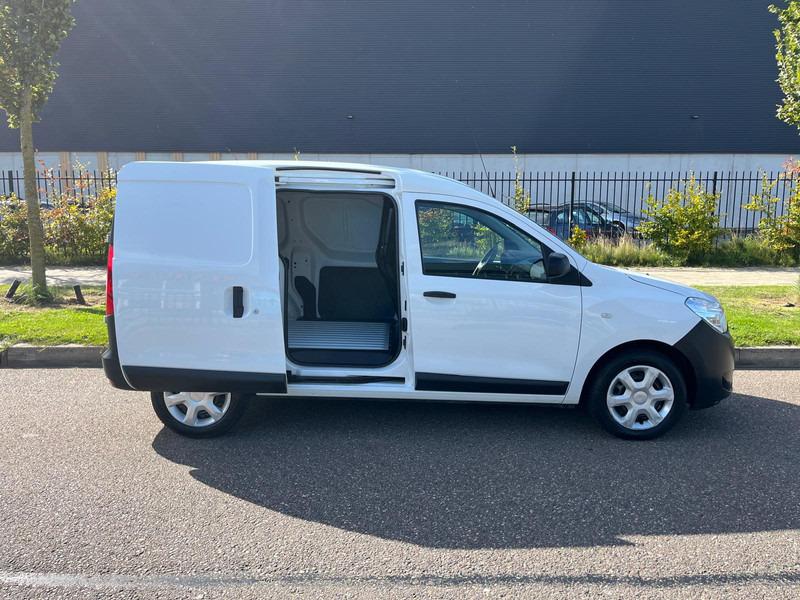 Dacia Dokker 1.5 dci 75 pk Euro 6 - Kis furgon: 5 kép. Dacia Dokker 1.5 dci 75 pk Euro 6 - Kis furgon: 5 kép.