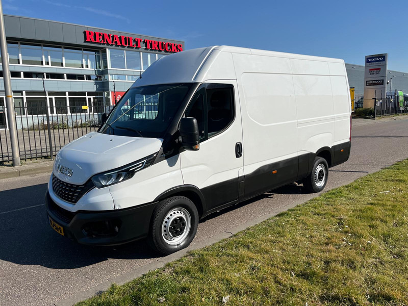 Iveco Daily 35 S 16V, Hi-Matic, 352 L H3, Airco, Camera - Furgon: 1 kép. Iveco Daily 35 S 16V, Hi-Matic, 352 L H3, Airco, Camera - Furgon: 1 kép.