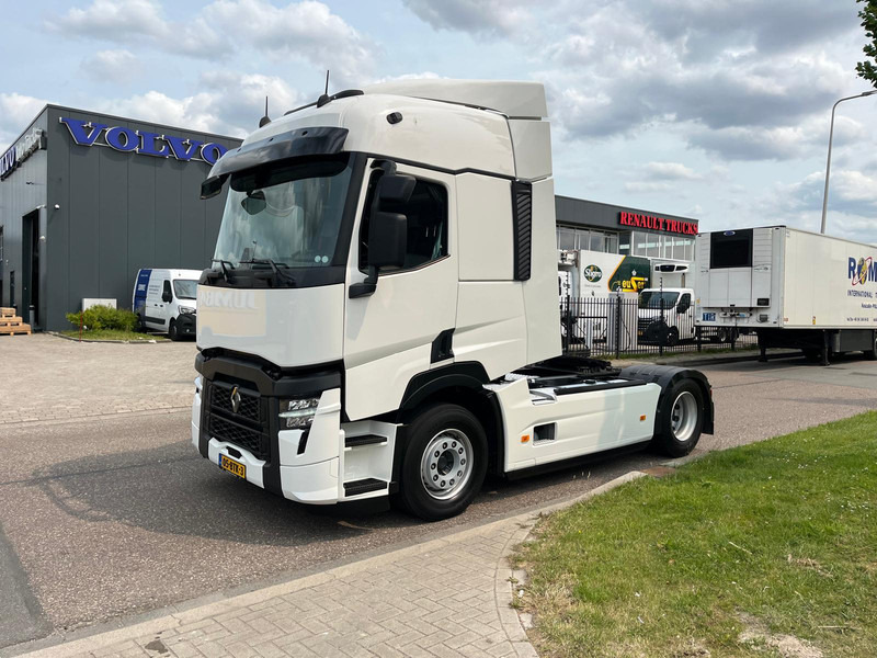 Renault T-13 Evo 480 T4x2, Sleeper Cabine, Airco, Nav, Camers - Nyergesvontató: 3 kép. Renault T-13 Evo 480 T4x2, Sleeper Cabine, Airco, Nav, Camers - Nyergesvontató: 3 kép.