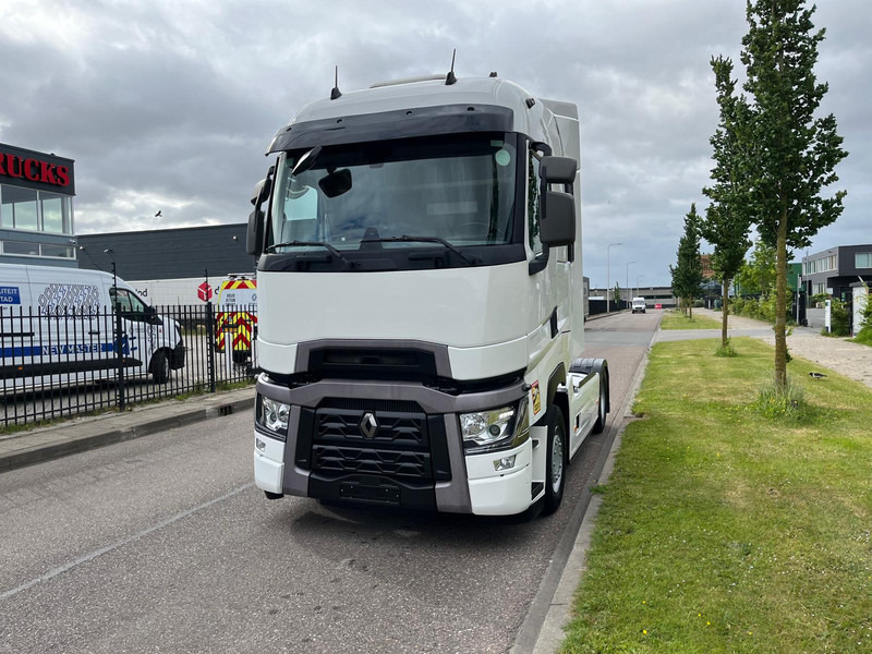 Renault T-13 High 480 T4x2, High Sleeper, Airco, Nav, Camera - Nyergesvontató: 4 kép. Renault T-13 High 480 T4x2, High Sleeper, Airco, Nav, Camera - Nyergesvontató: 4 kép.