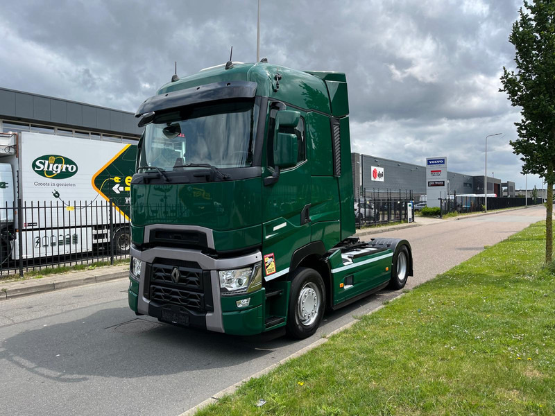 Renault T-13 High 480 T4x2, Highsleeper, Airco, Nav, Bluetooth - Nyergesvontató: 2 kép. Renault T-13 High 480 T4x2, Highsleeper, Airco, Nav, Bluetooth - Nyergesvontató: 2 kép.