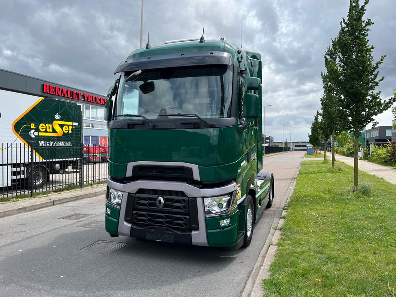Renault T-13 High 480 T4x2, Highsleeper, Airco, Nav, Bluetooth - Nyergesvontató: 3 kép. Renault T-13 High 480 T4x2, Highsleeper, Airco, Nav, Bluetooth - Nyergesvontató: 3 kép.