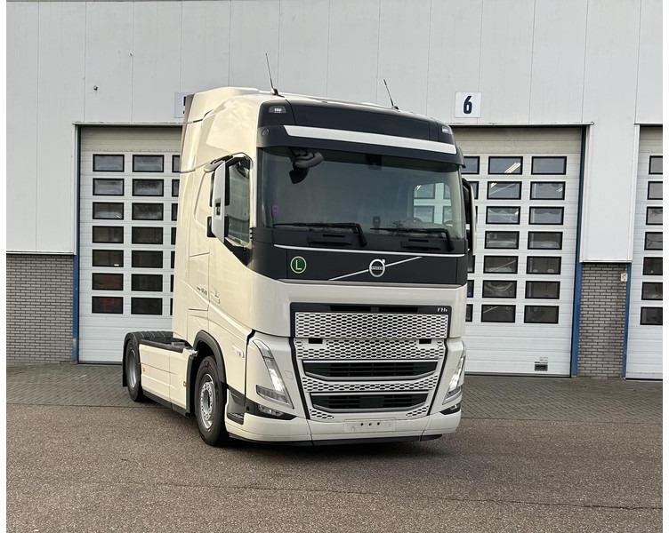 Volvo FH - Nyergesvontató: 1 kép. Volvo FH - Nyergesvontató: 1 kép.