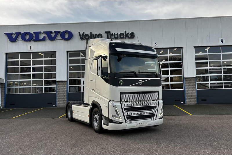 Volvo FH - Nyergesvontató: 1 kép. Volvo FH - Nyergesvontató: 1 kép.