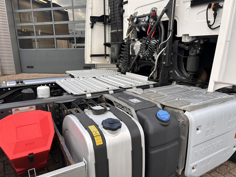 Volvo FH - Nyergesvontató: 5 kép. Volvo FH - Nyergesvontató: 5 kép.