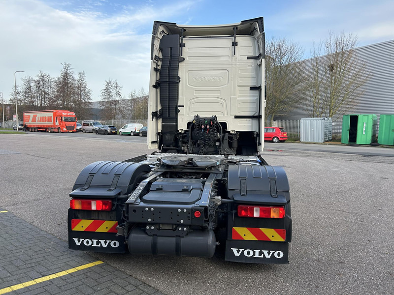 Volvo FH - Nyergesvontató: 3 kép. Volvo FH - Nyergesvontató: 3 kép.