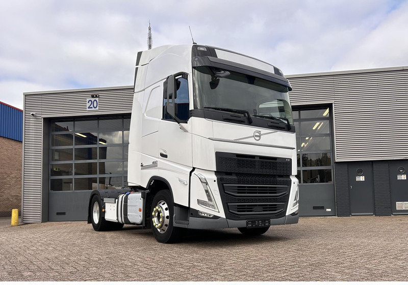Volvo FH - Nyergesvontató: 1 kép. Volvo FH - Nyergesvontató: 1 kép.