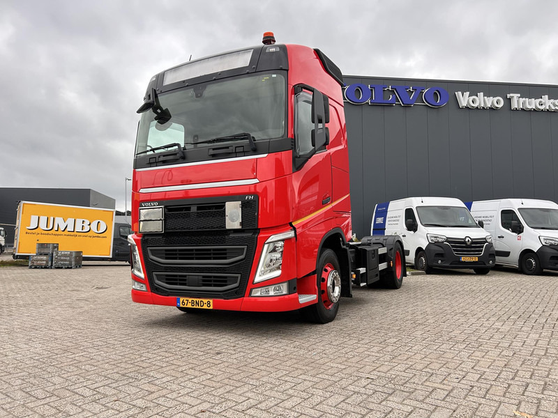 Volvo FH - Nyergesvontató: 1 kép. Volvo FH - Nyergesvontató: 1 kép.